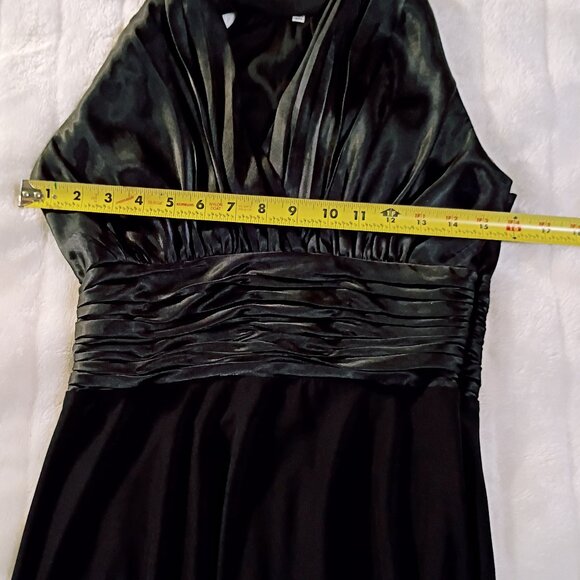 🎁🤶❤️ Beautiful Black Dress from Dillard's - Picture 10 of 15